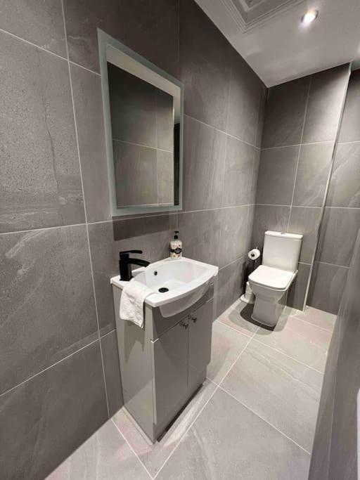 New Apartment, 10 Mins From Principality Stadium Cardiff Exterior photo