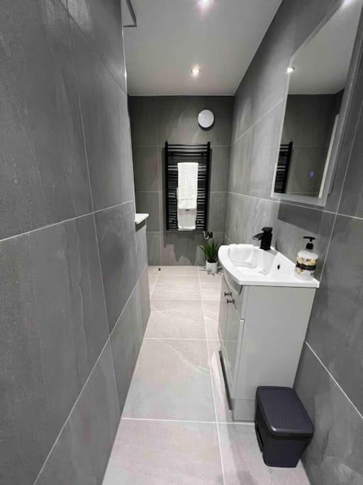 New Apartment, 10 Mins From Principality Stadium Cardiff Exterior photo