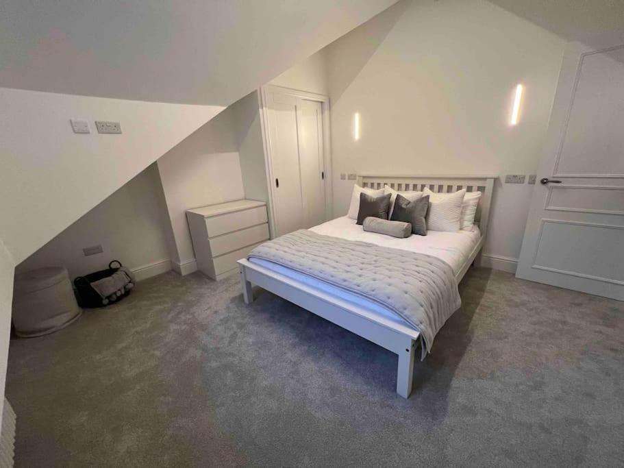 New Apartment, 10 Mins From Principality Stadium Cardiff Exterior photo