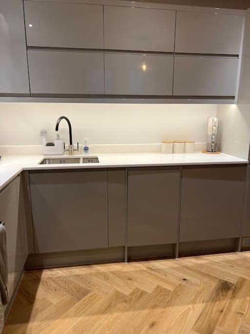 New Apartment, 10 Mins From Principality Stadium Cardiff Exterior photo