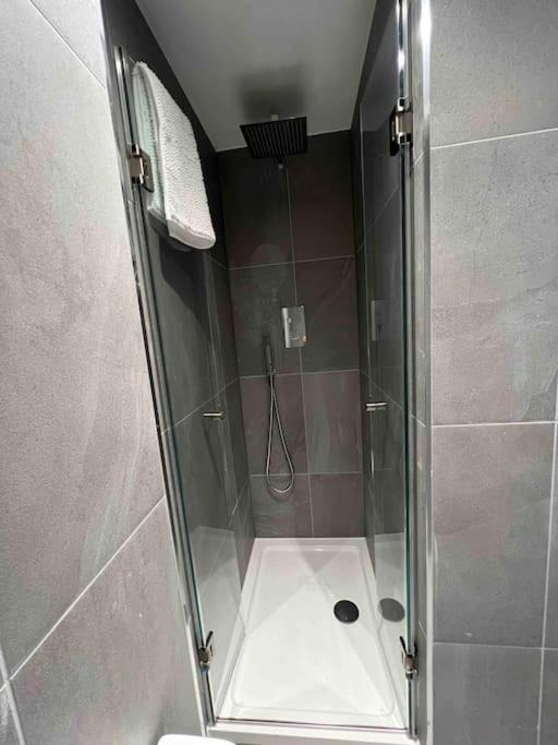 New Apartment, 10 Mins From Principality Stadium Cardiff Exterior photo